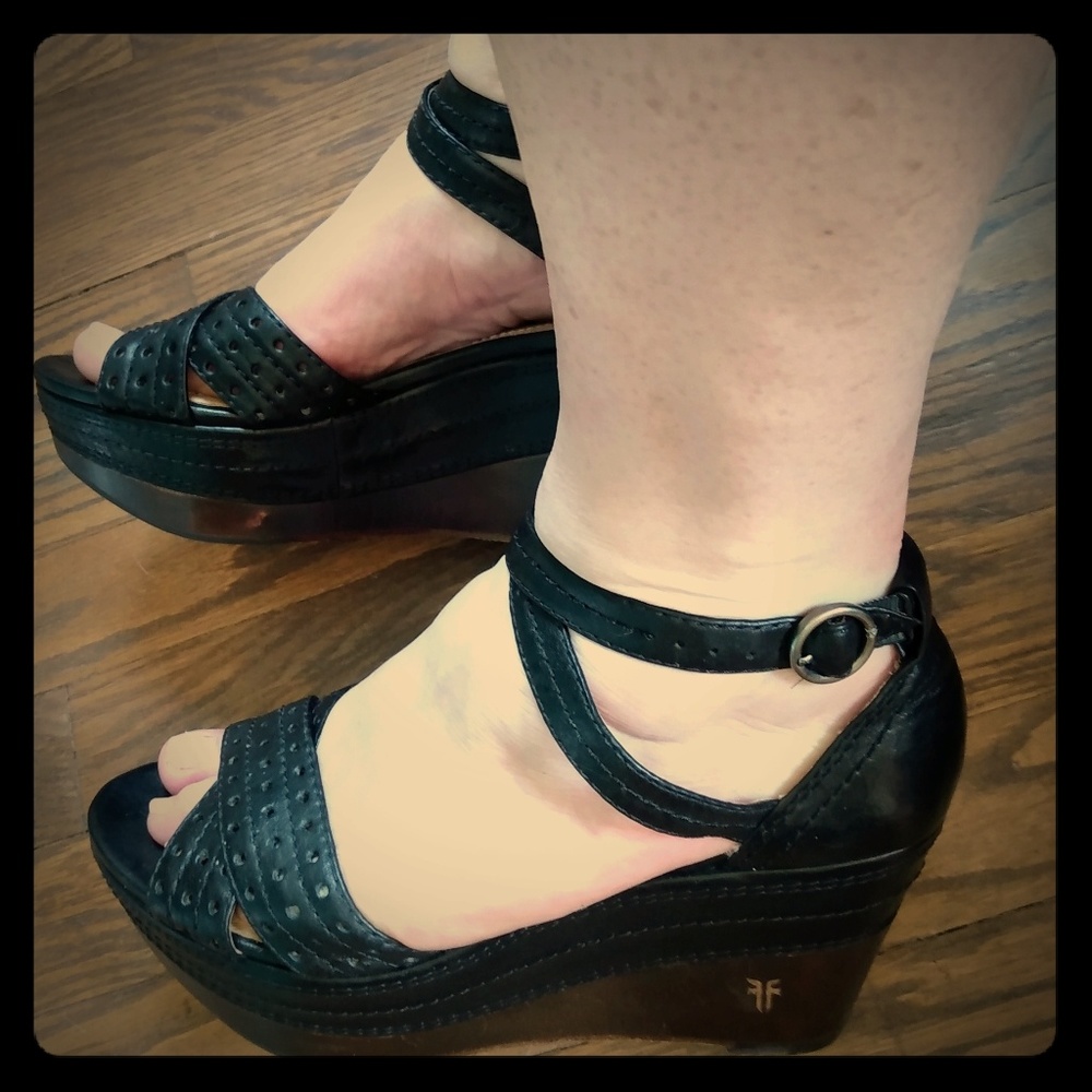 Frye Carlie Perf 8.5--brand new